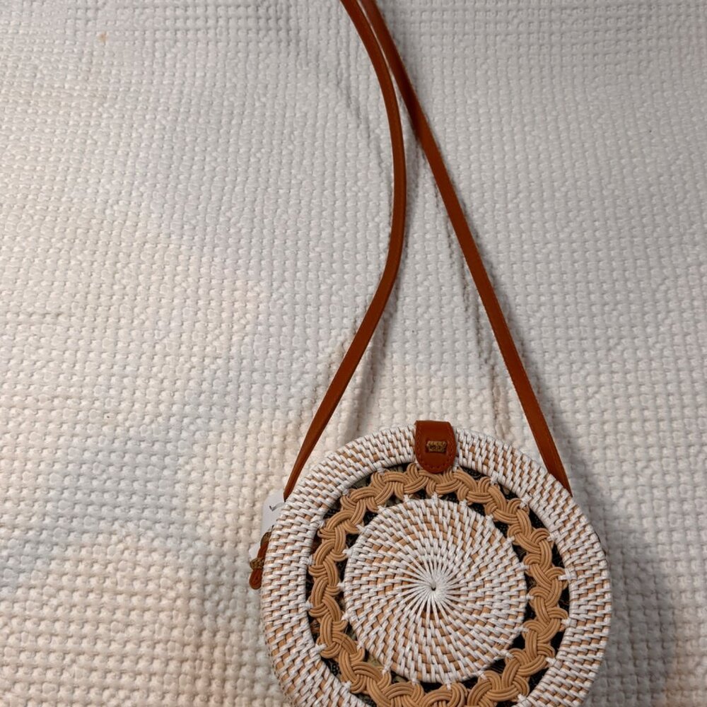 round pattern wicker bale style crossbody bag - Picture 3 of 5